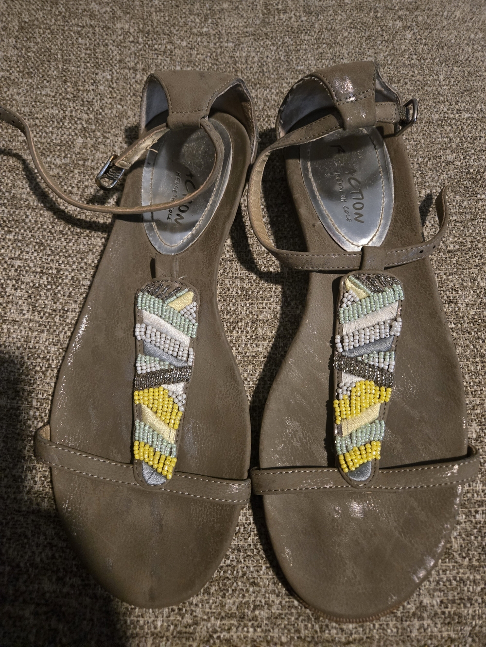 Reaction Kenneth Cole Beaded and Metal Leather Women's Sandals with Black Insole